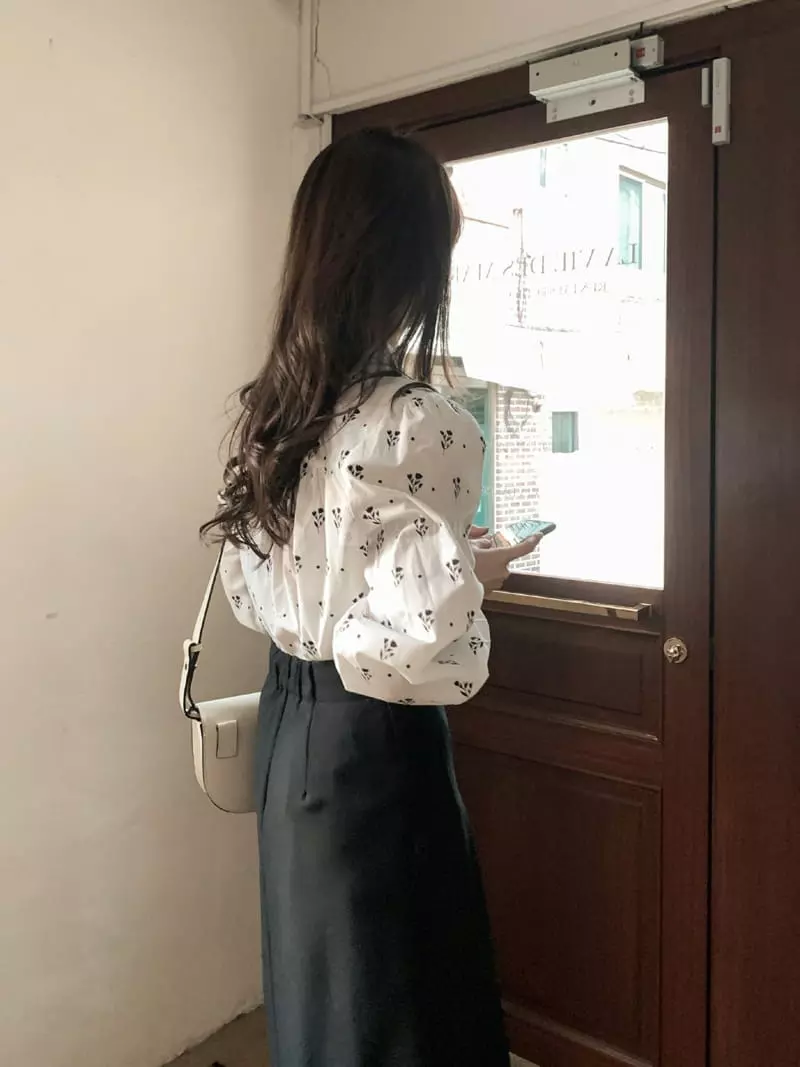 Baribari - Korean Women Fashion - #momslook - Tulip Shirt - 2