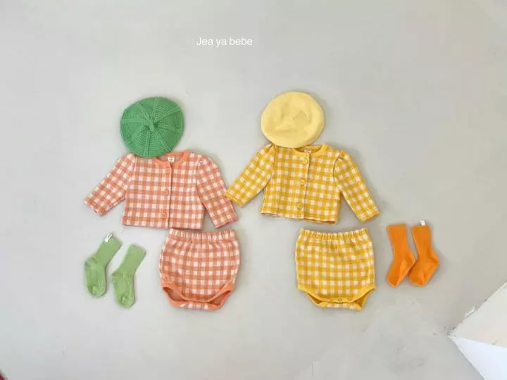 Jeaya & Mymi - Korean Baby Fashion - #babyootd - Check Knit Top Bottom Set - 3