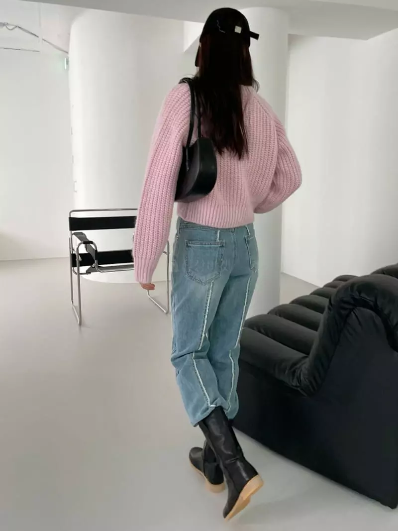 Lavi - Korean Women Fashion - #restrostyle - Cut Jeans