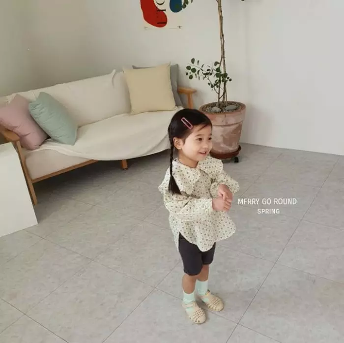 Merry Go Round - Korean Children Fashion - #prettylittlegirls - Frill Collar Blouse - 2