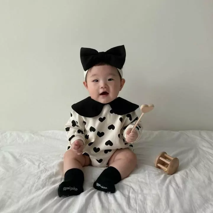Moran - Korean Baby Fashion - #babyfashion - Heart Collar Bodysuit with Hairband - 4