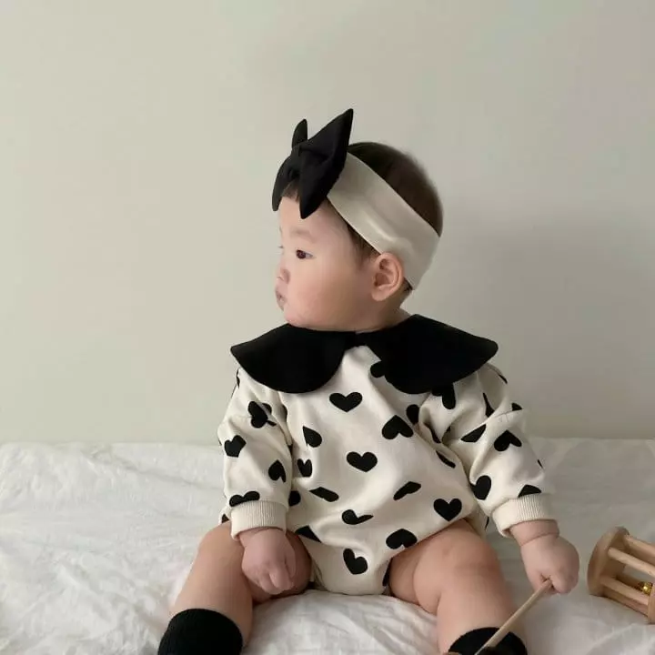 Moran - Korean Baby Fashion - #babygirlfashion - Heart Collar Bodysuit with Hairband - 5