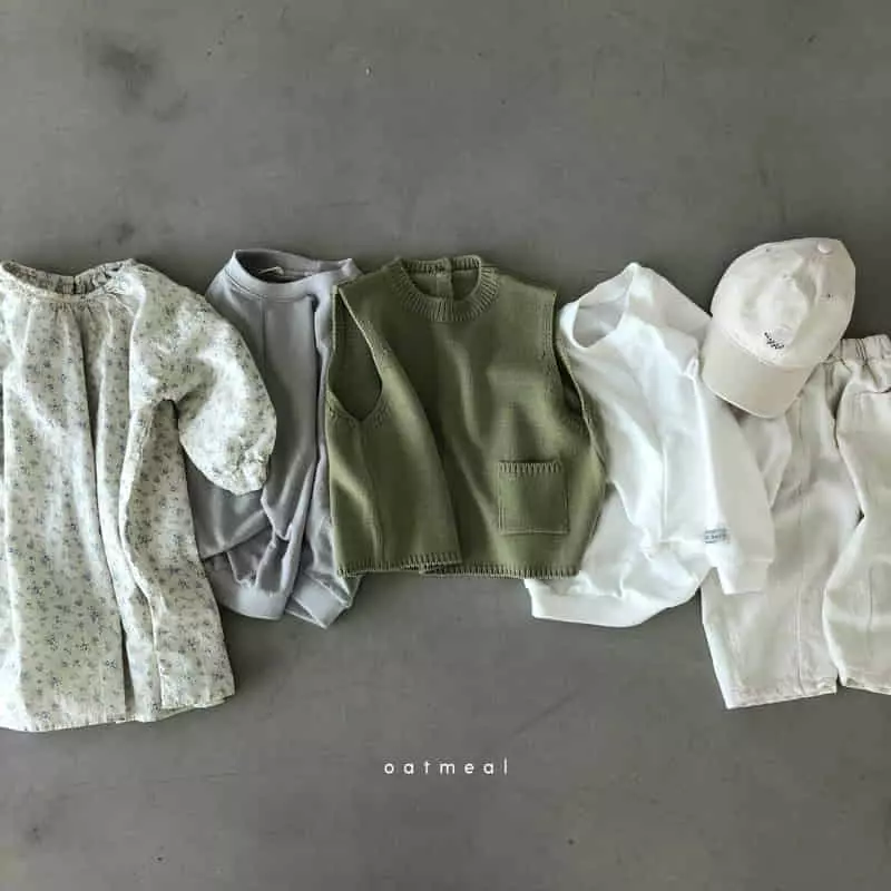 Oatmeal - Korean Children Fashion - #prettylittlegirls - Round Vest - 10