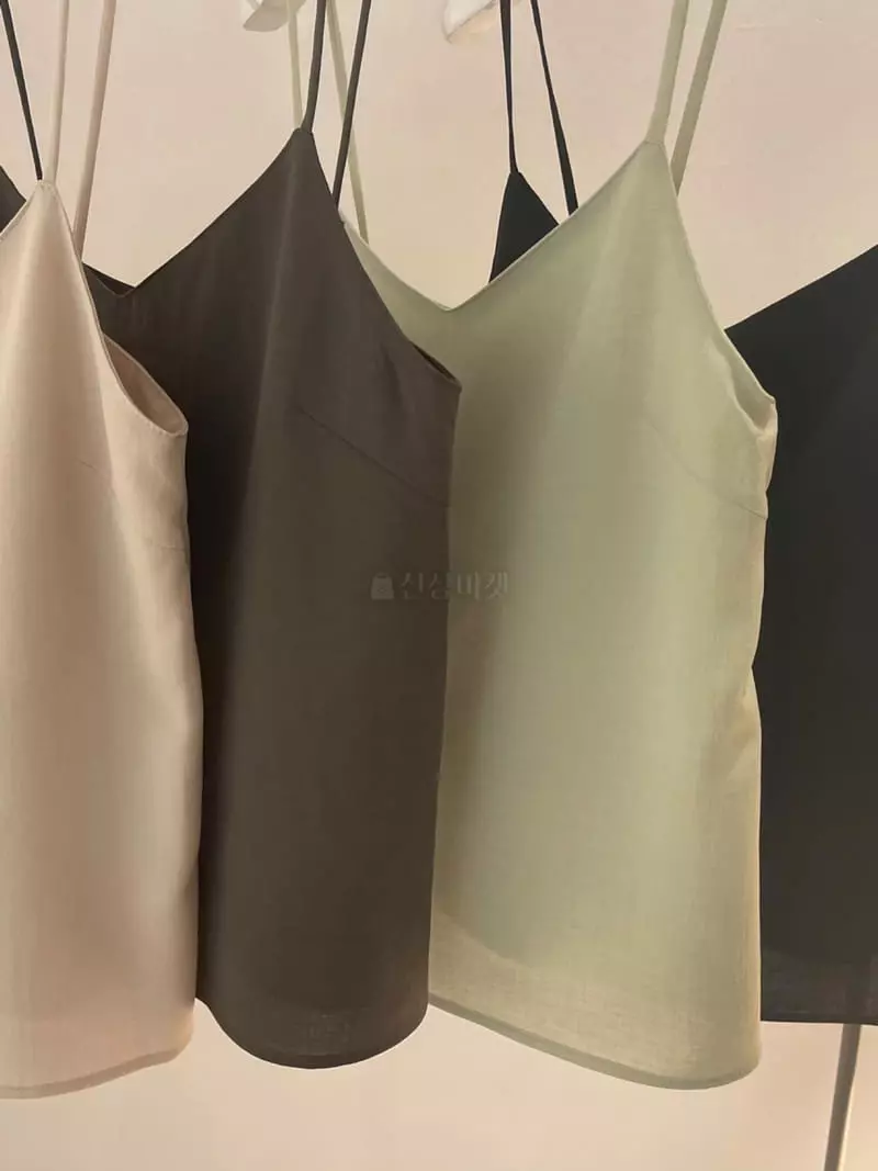 Roomk - Korean Women Fashion - #momslook - Slip Sleeveless Tee