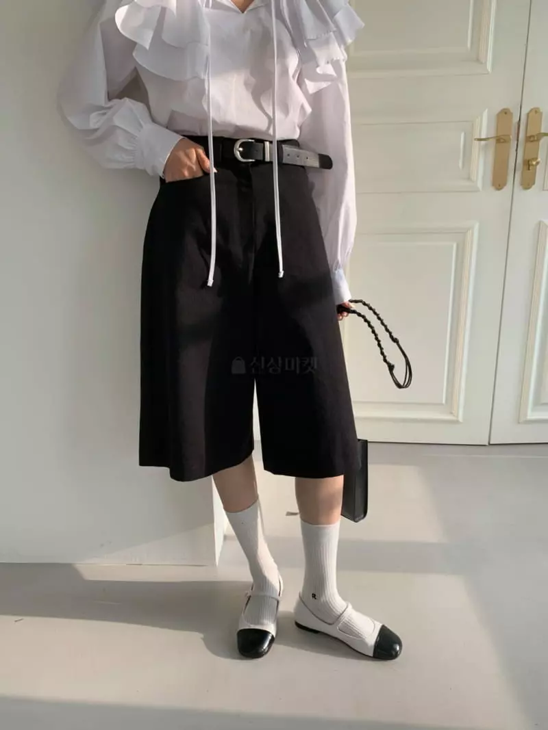 3Rooms - Korean Women Fashion - #vintagekidsstyle - Cotton Bermuda Pants - 4