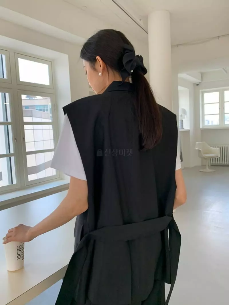 3Rooms - Korean Women Fashion - #romanticstyle - Roa Vest Jacket - 4