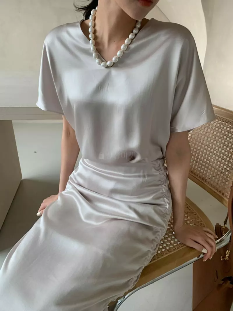 3Rooms - Korean Women Fashion - #womensfashion - V-neck Silky Blouse - 2