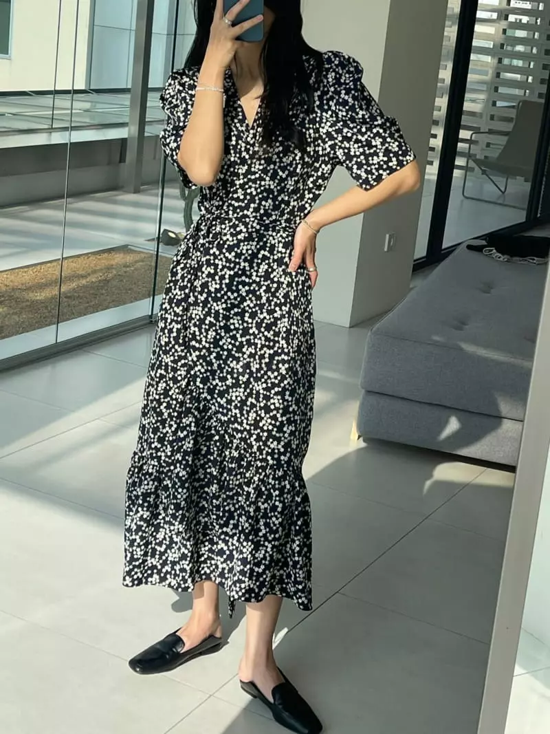 A Point - Korean Women Fashion - #womensfashion - Fine Flower One-piece - 2