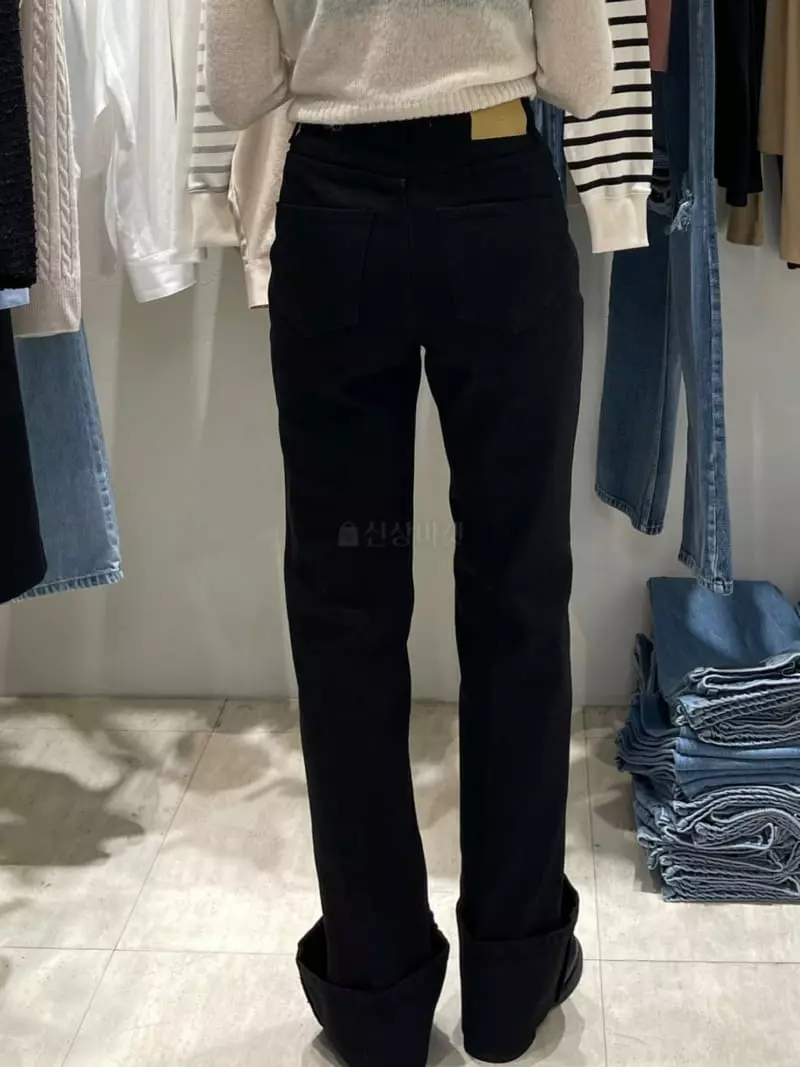 Acme - Korean Women Fashion - #momslook - Black Roll Up Pants - 2