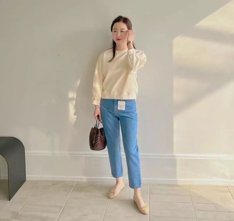 Afterglow - Korean Women Fashion - #womensfashion - Back Zipper Sweatshirt