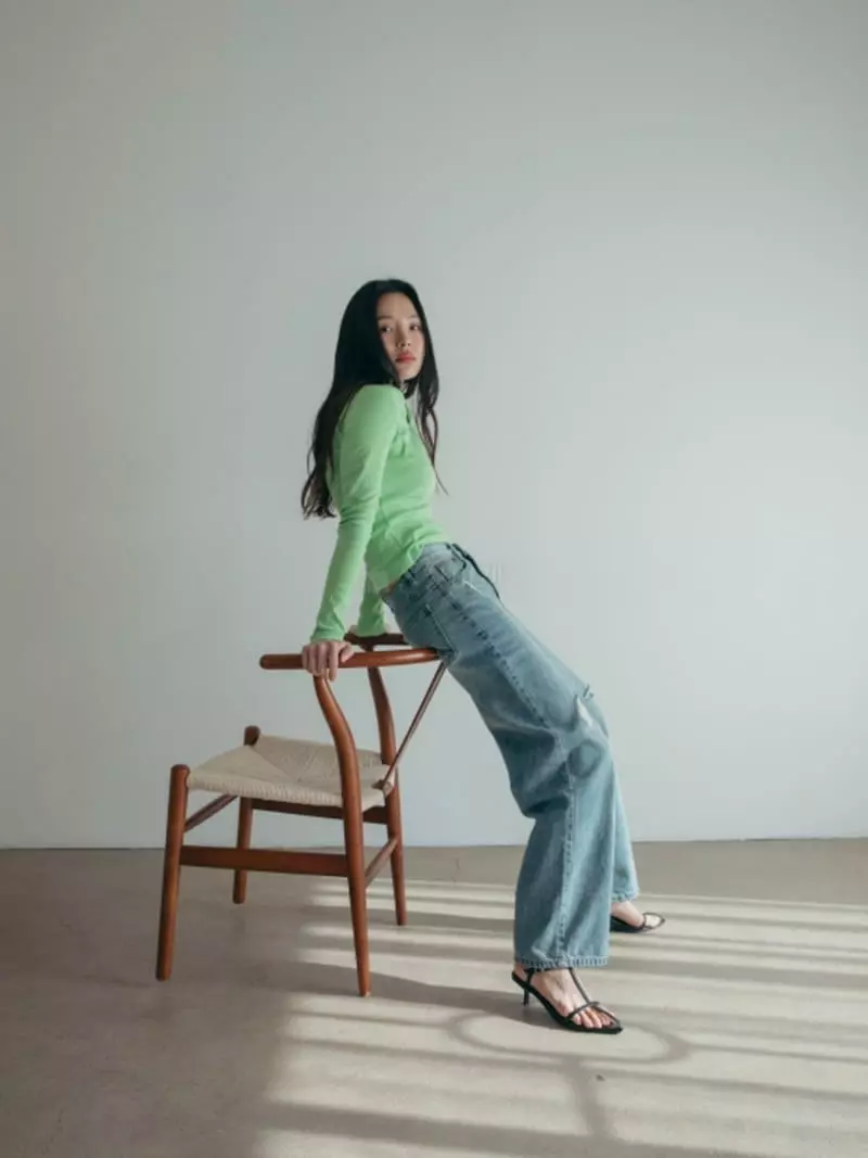 Almond Pepe - Korean Women Fashion - #momslook - Hold Damage Jeans - 4