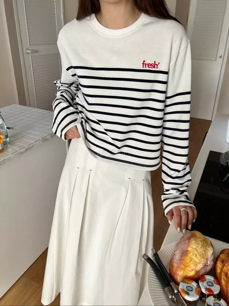 Almond Pepe - Korean Women Fashion - #restrostyle - Fresh Embroidery Tee - 2