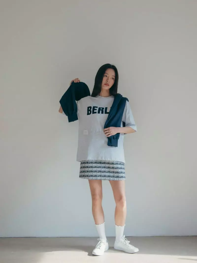 Almond Pepe - Korean Women Fashion - #restrostyle - Berlin Tee - 4