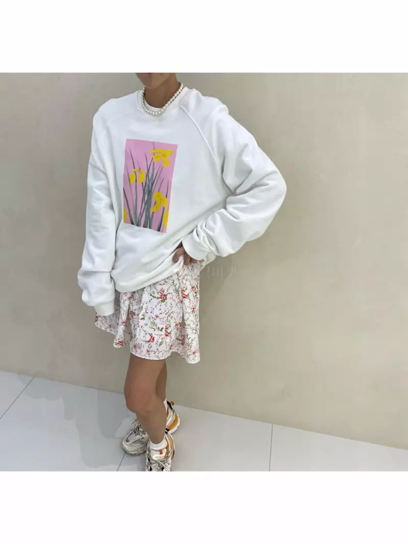 Auver_fit - Korean Women Fashion - #momslook - Square Flower Sweatshirt