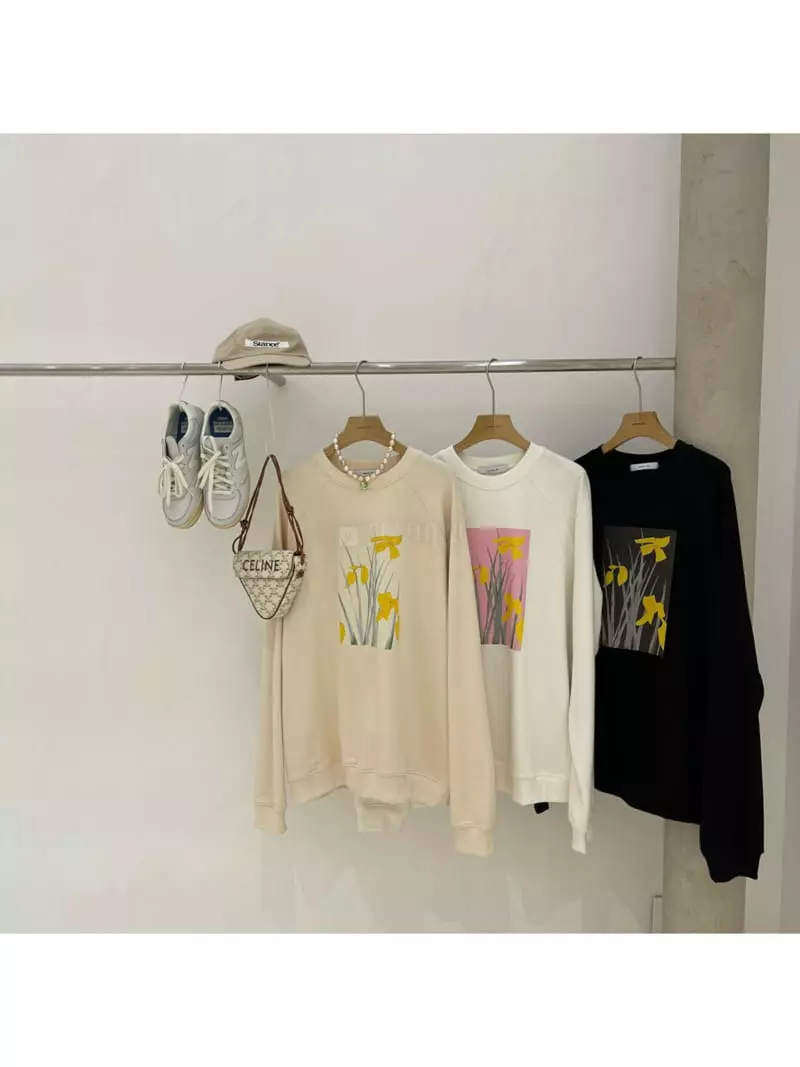 Auver_fit - Korean Women Fashion - #momslook - Square Flower Sweatshirt - 4