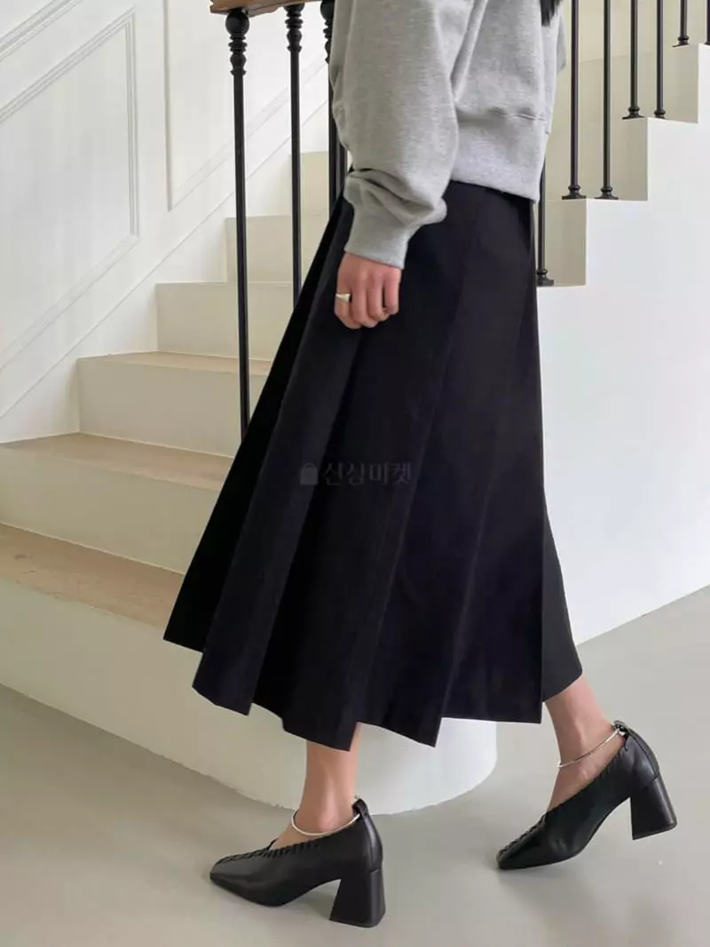 Avecnous - Korean Women Fashion - #romanticstyle - Buckle Pleats Skirt