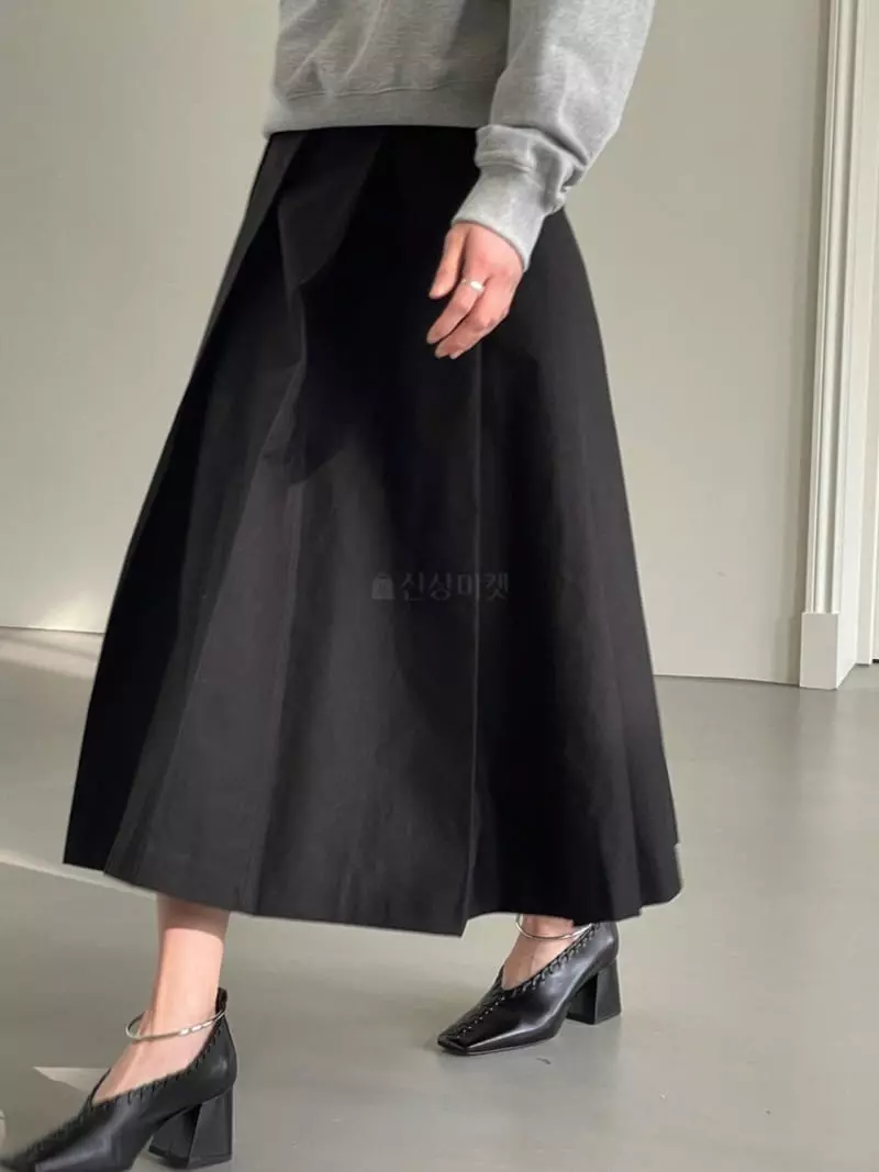 Avecnous - Korean Women Fashion - #shopsmall - Buckle Pleats Skirt - 2