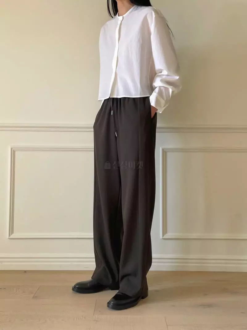 Avecnous - Korean Women Fashion - #vintagekidsstyle - Round Crop Blouse - 3