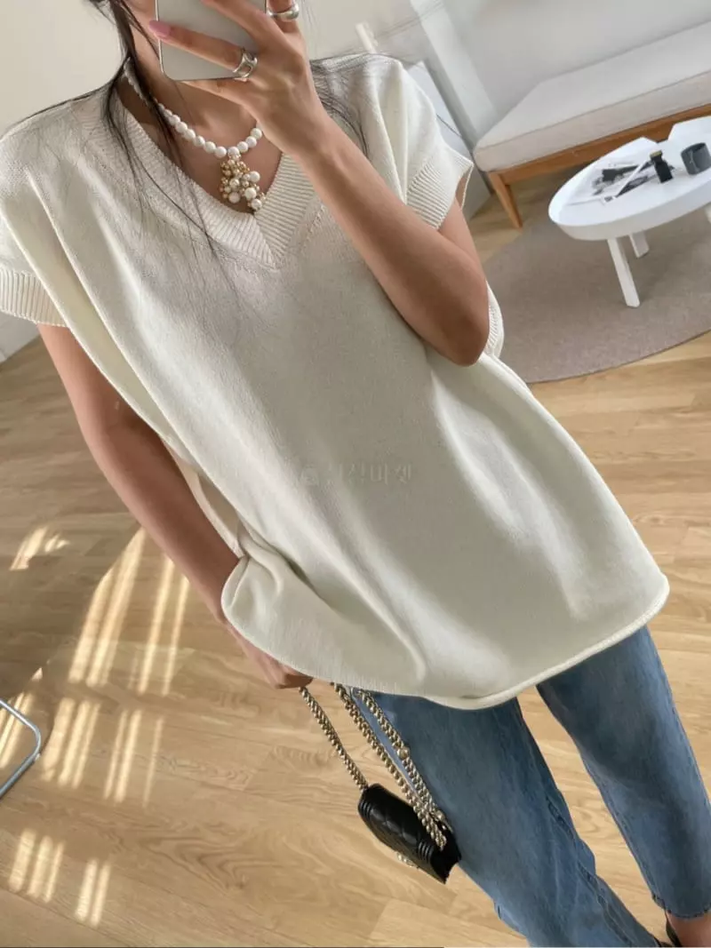 Baguette - Korean Women Fashion - #thelittlethings - Boxy Knit Vest - 4
