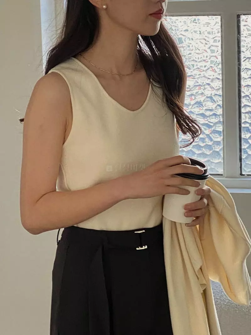 Baking Powder - Korean Women Fashion - #momslook - Cotton Sleeveless Tee - 2