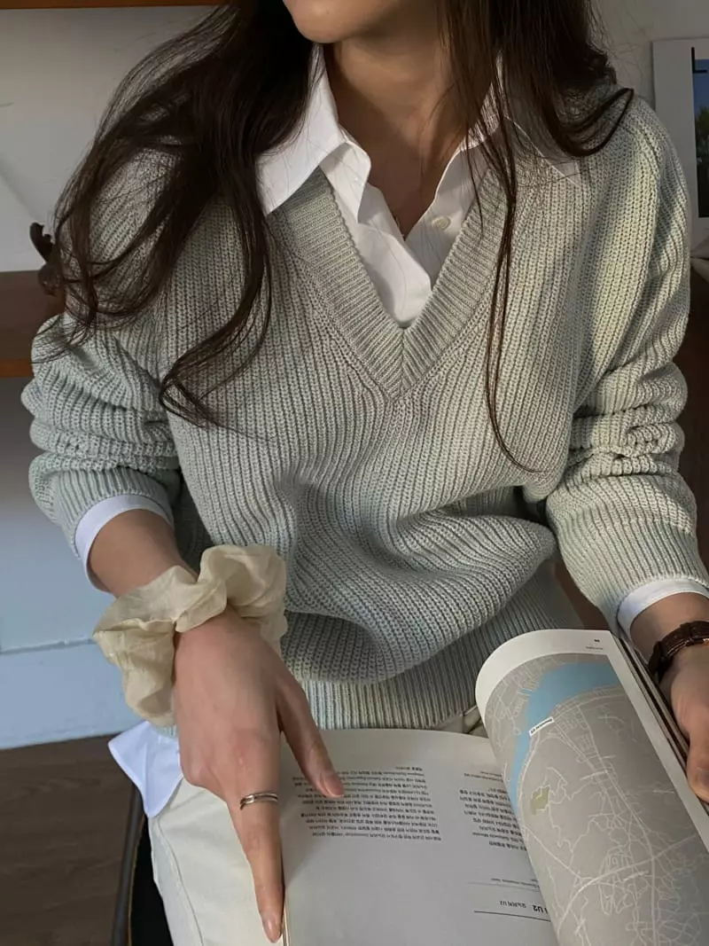 Baking Powder - Korean Women Fashion - #vintagekidsstyle - Hachi V-neck Knit Tee - 2
