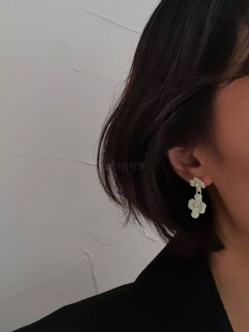 Blancchouette - Korean Women Fashion - #momslook - Mini Flower Earring