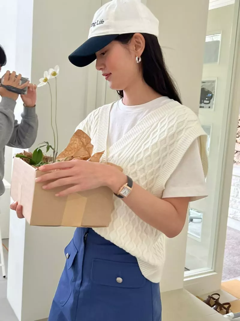 Bold - Korean Women Fashion - #vintageinspired - Double Side Knit Vest