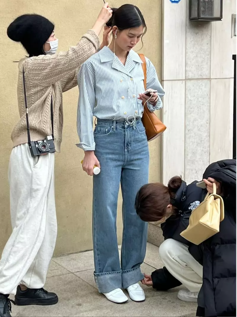 Bold - Korean Women Fashion - #womensfashion - Roll Up Jeans - 2