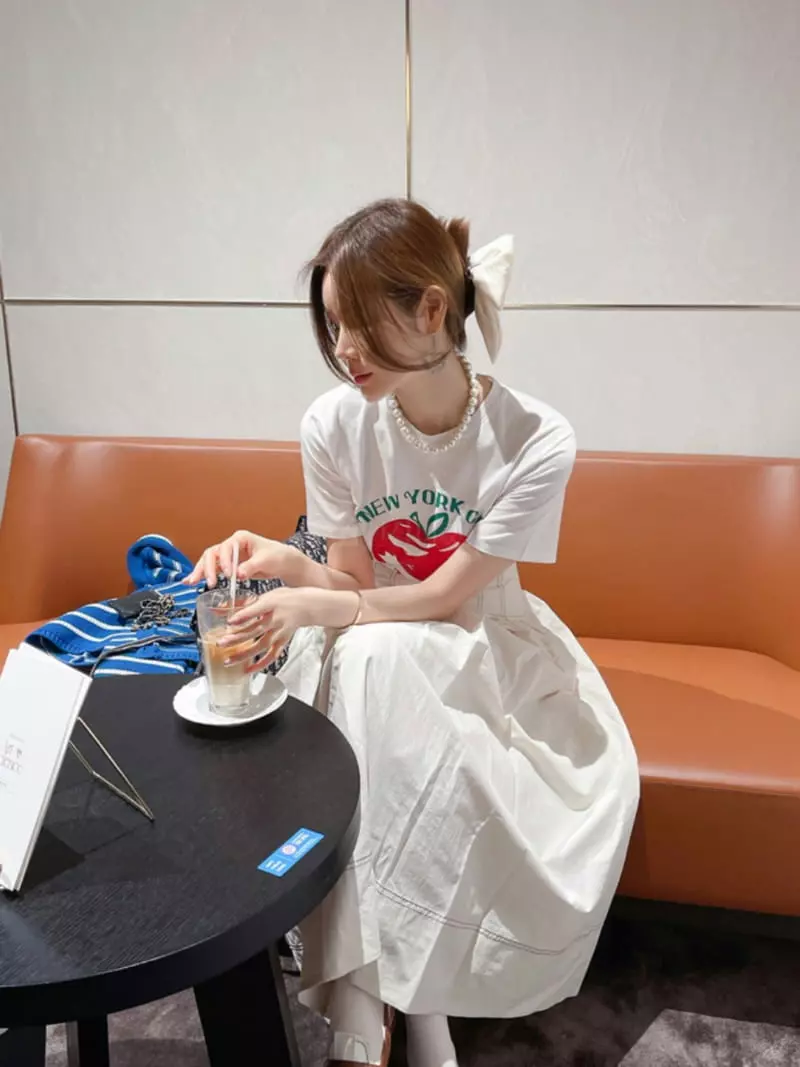 Bplan - Korean Women Fashion - #vintageinspired - Apple Tee - 3
