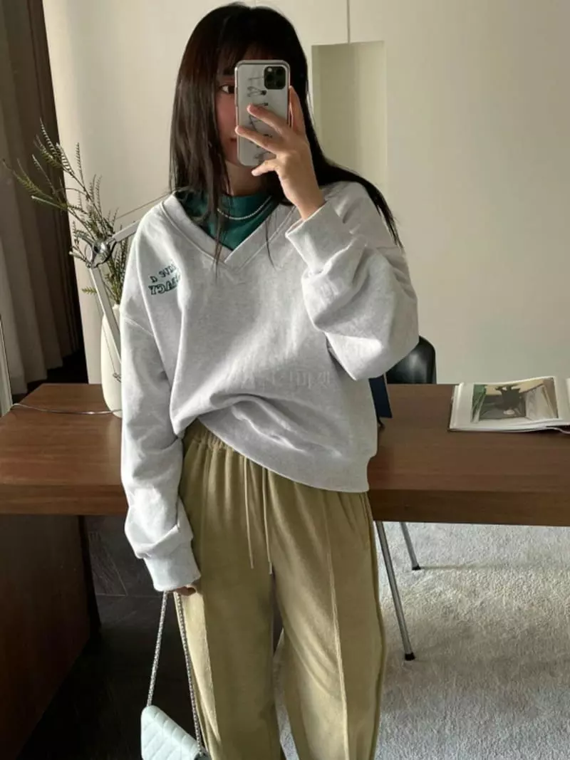 Breathe - Korean Women Fashion - #momslook - Leggash Sweatshirt - 4