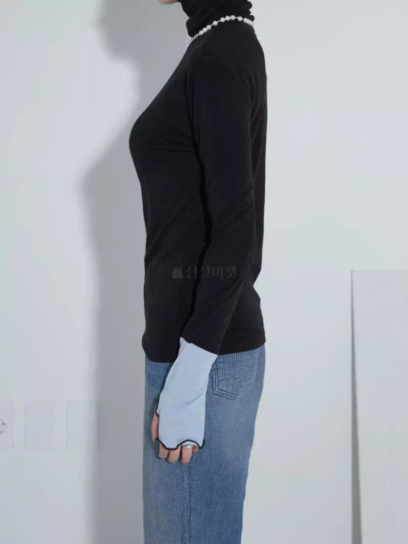 Charlotte - Korean Women Fashion - #momslook - Hand Warmer Turtleneck Tee - 2
