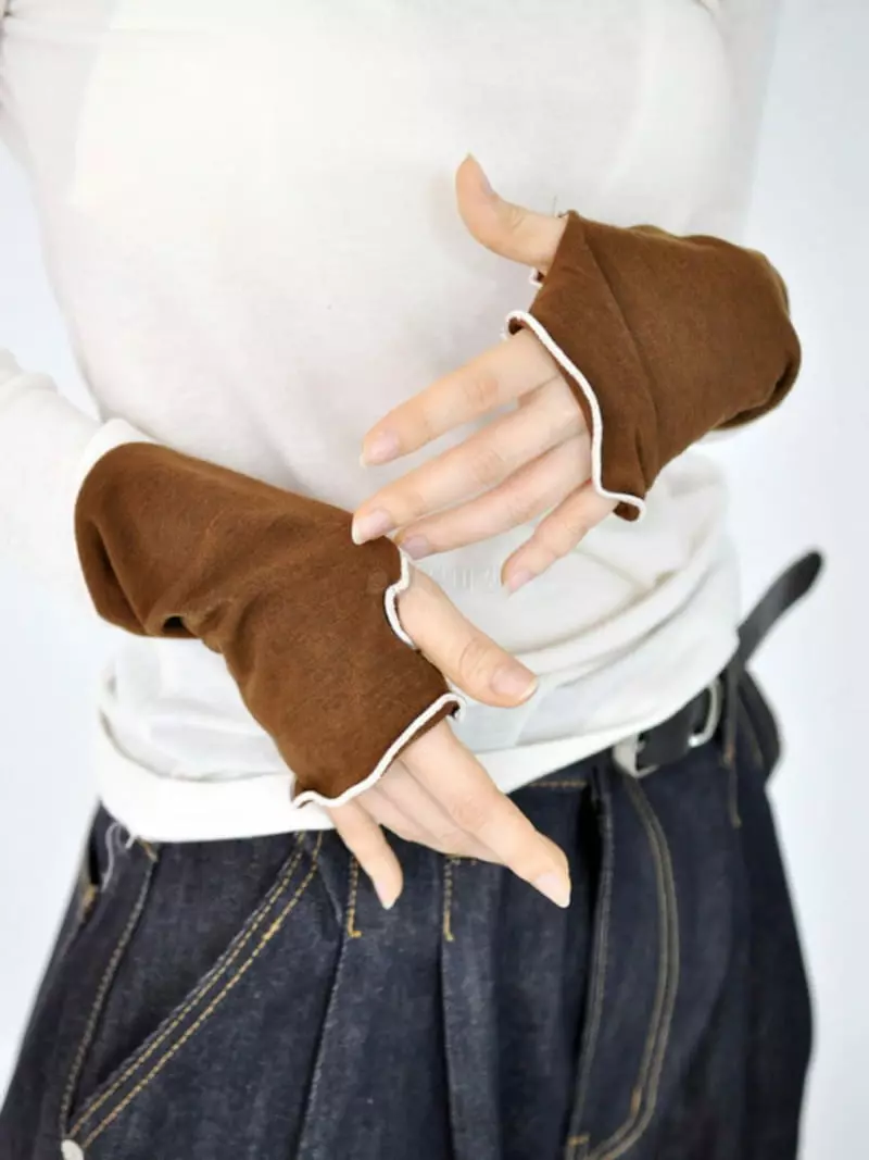Charlotte - Korean Women Fashion - #womensfashion - Hand Warmer Turtleneck Tee - 4