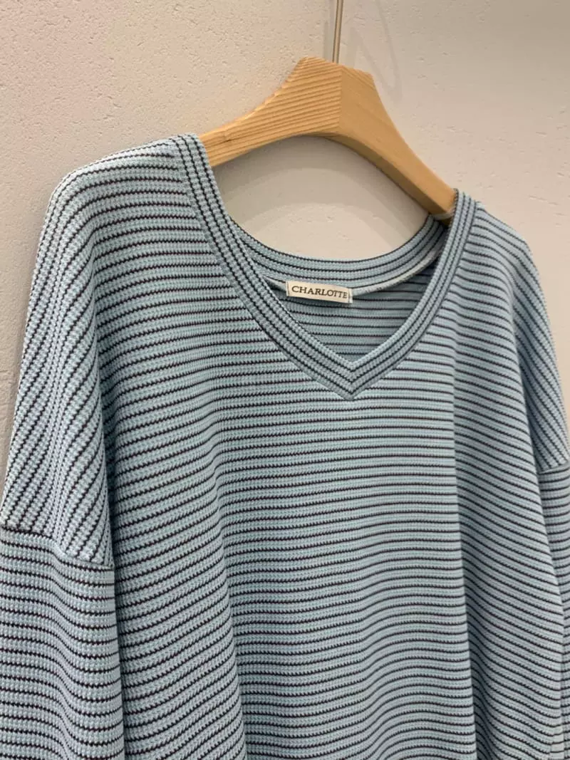 Charlotte - Korean Women Fashion - #momslook - V-box Tee - 3
