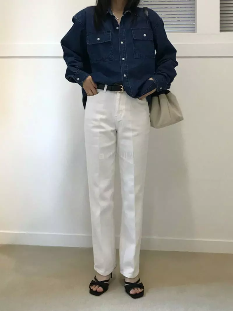 Charlotte - Korean Women Fashion - #thelittlethings - Regular Con Jeans - 2