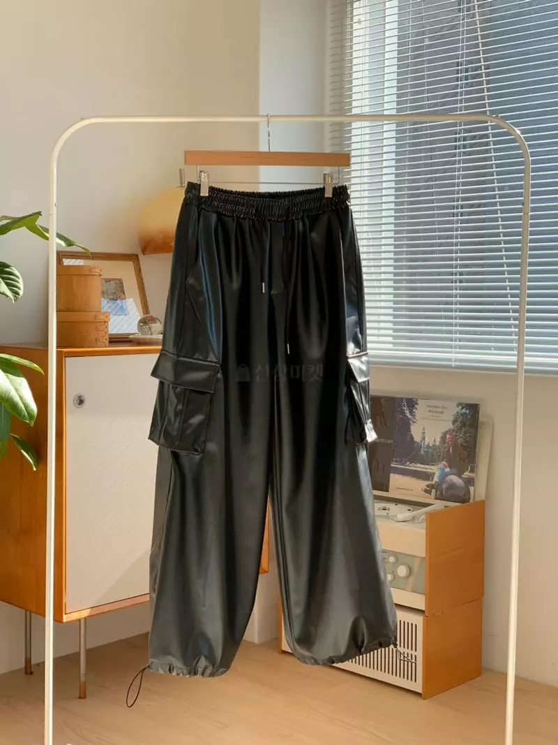 Eden - Korean Women Fashion - #vintagekidsstyle - Leather Wide Cargo Pants (blk) - 4