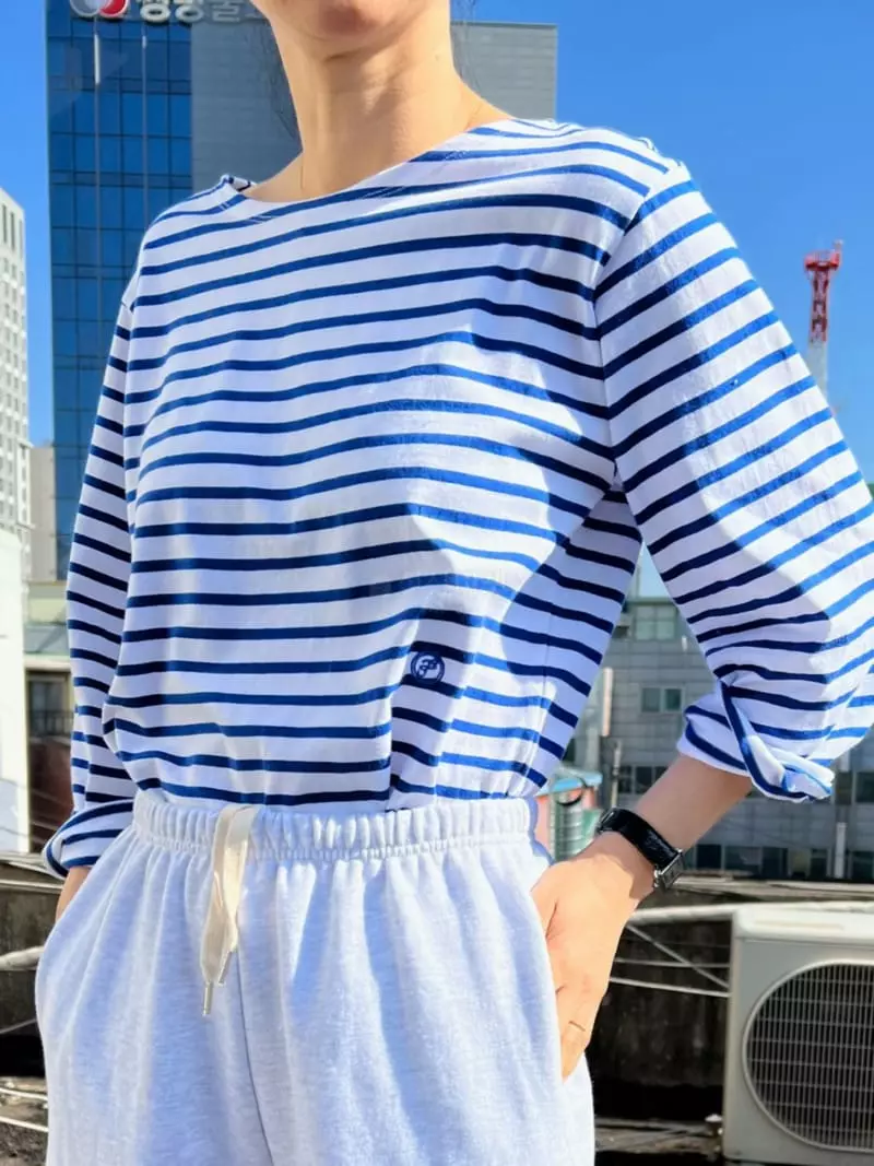 Fav - Korean Women Fashion - #womensfashion - Lin Font Dangara Tee - 3