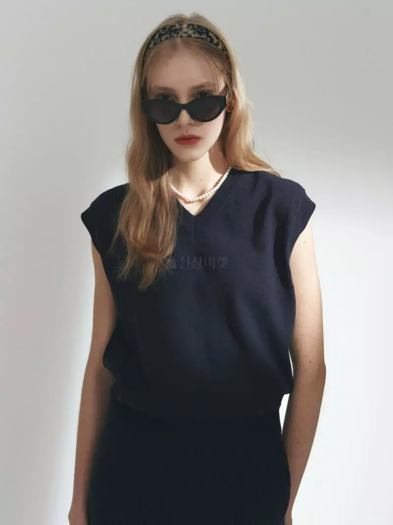 Fave - Korean Women Fashion - #restrostyle - Soul Knit Vest - 3