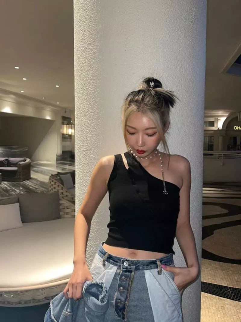 Gateless - Korean Women Fashion - #pursuepretty - Even Sleeveless Tee