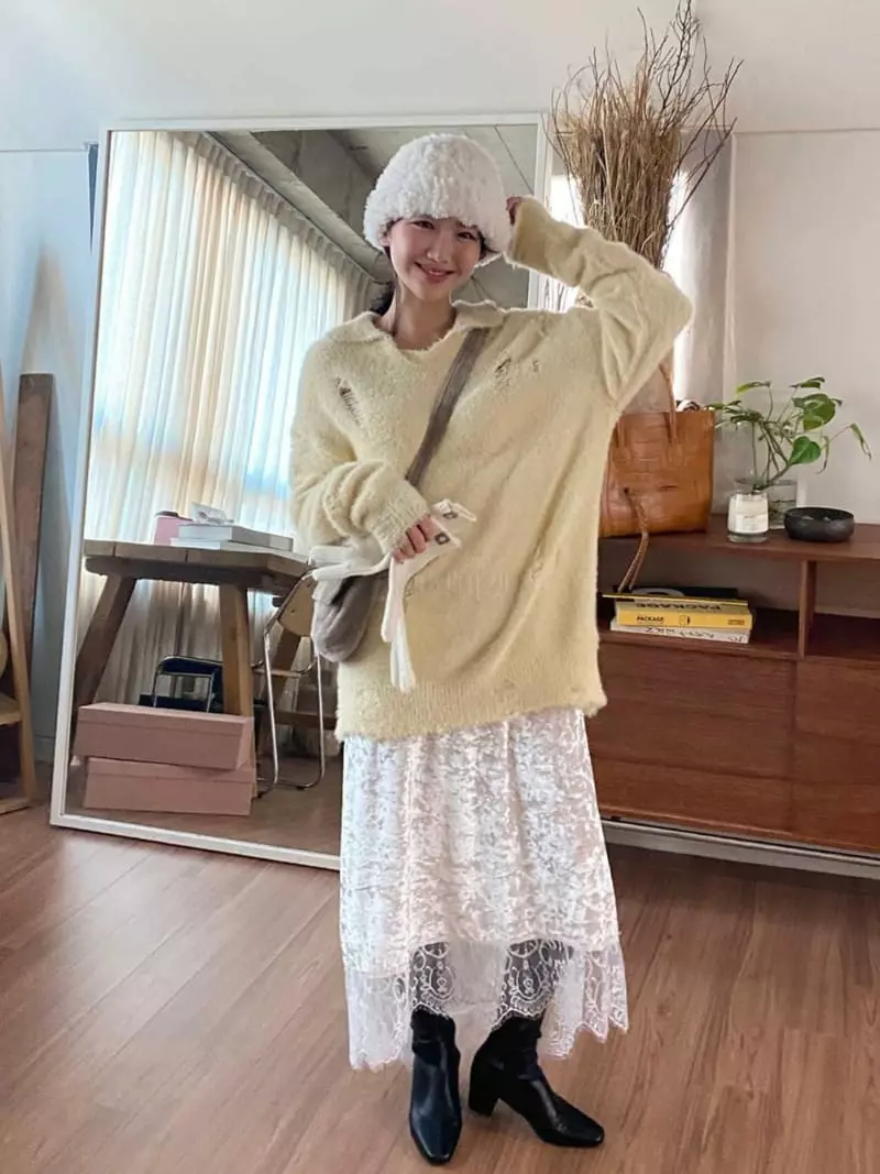 Gateless - Korean Women Fashion - #shopsmall - Damage Collar Knit Tee