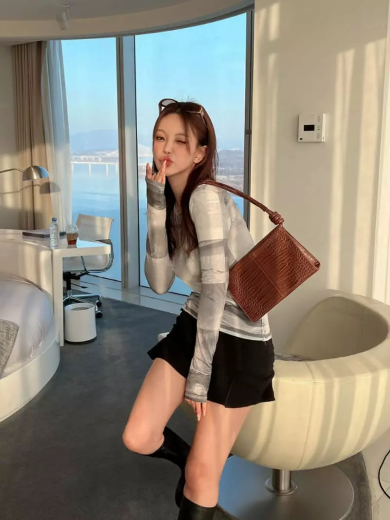 Gateless - Korean Women Fashion - #vintageinspired - Motel Tee - 2
