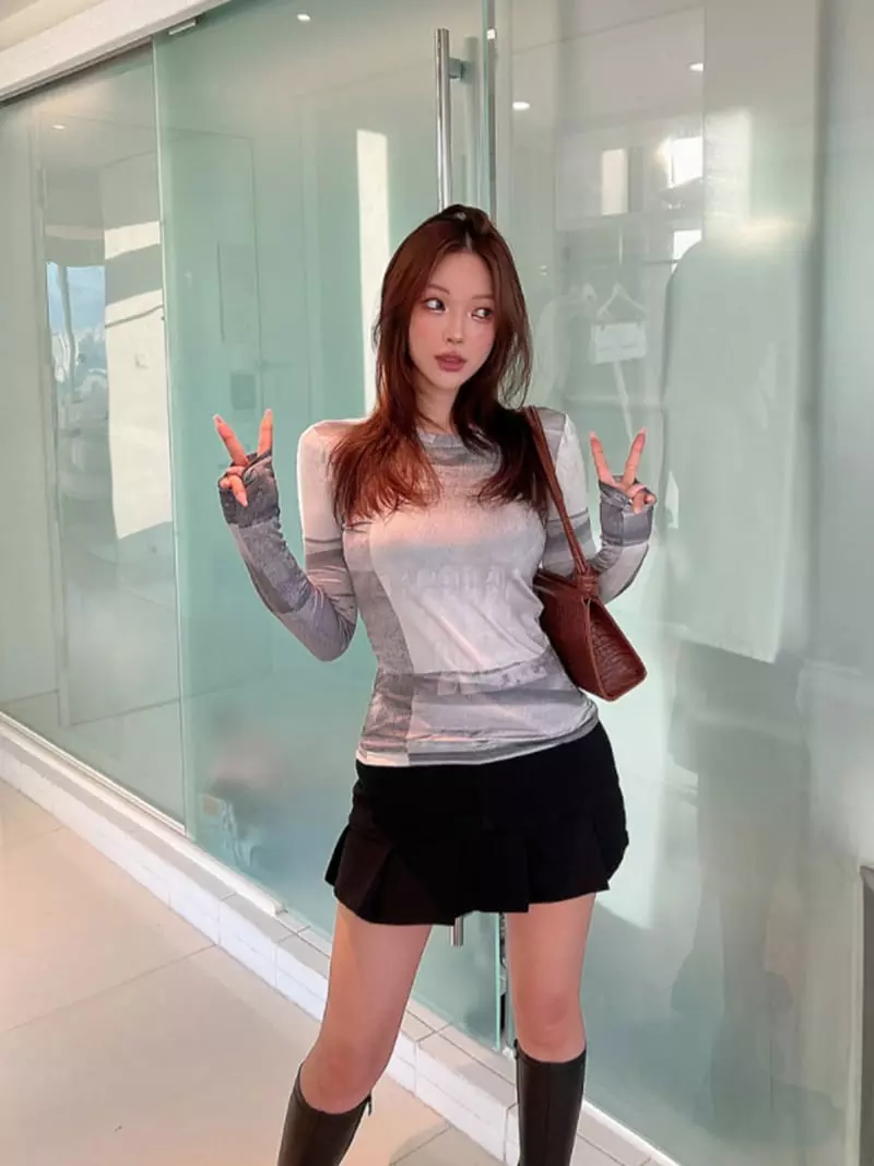 Gateless - Korean Women Fashion - #vintagekidsstyle - Motel Tee - 3