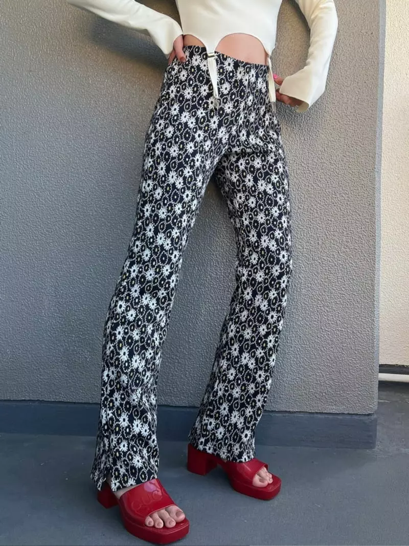 Gateless - Korean Women Fashion - #vintagekidsstyle - Flower Pants