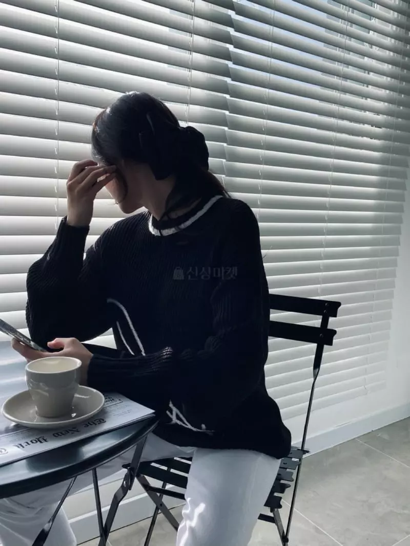 Gentlewoman - Korean Women Fashion - #restrostyle - Embroidery Knit Tee