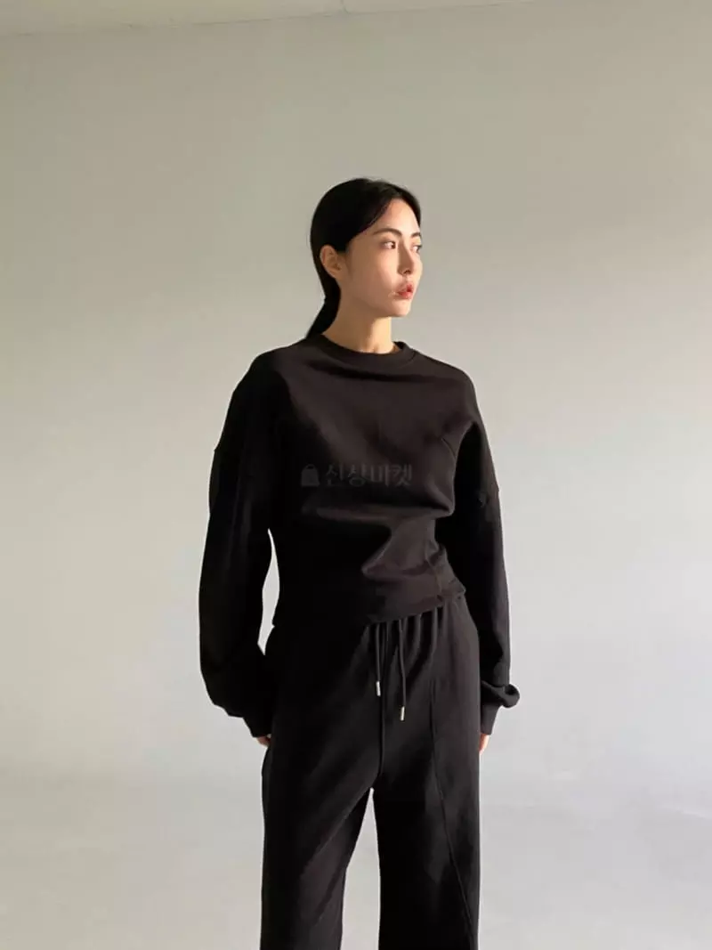 Le-Ppl - Korean Women Fashion - #momslook - Dart Sweatshirt - 2