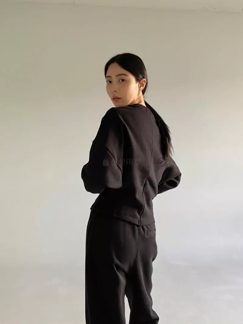 Le-Ppl - Korean Women Fashion - #womensfashion - Dart Sweatshirt - 3