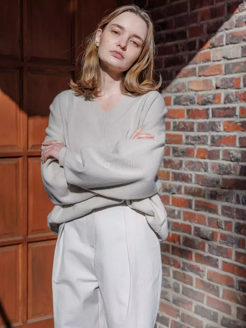 Leneuf - Korean Women Fashion - #womensfashion - Cash V Knit Tee