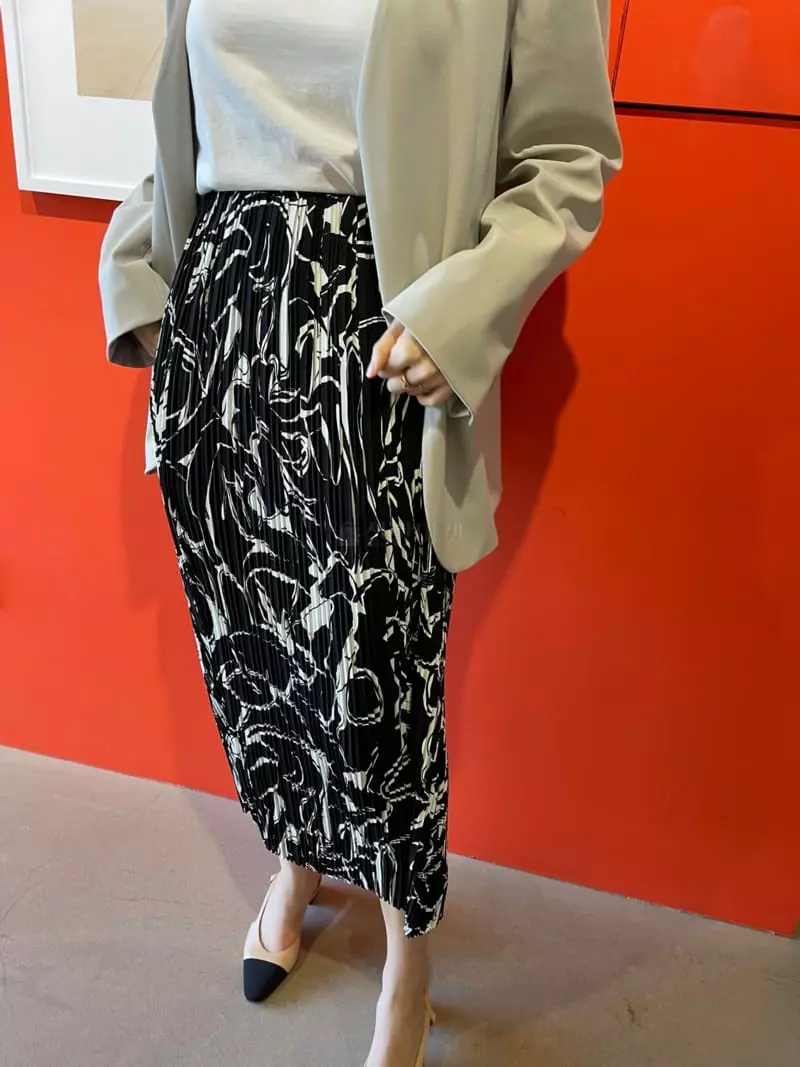 Levase - Korean Women Fashion - #momslook - Drawing Skirt - 3
