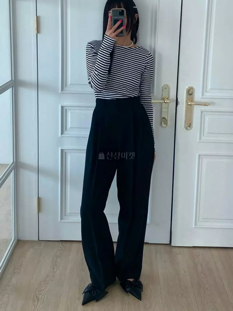 Lovemoment - Korean Women Fashion - #vintageinspired - Wave Stripe Boat Neck Tee - 4