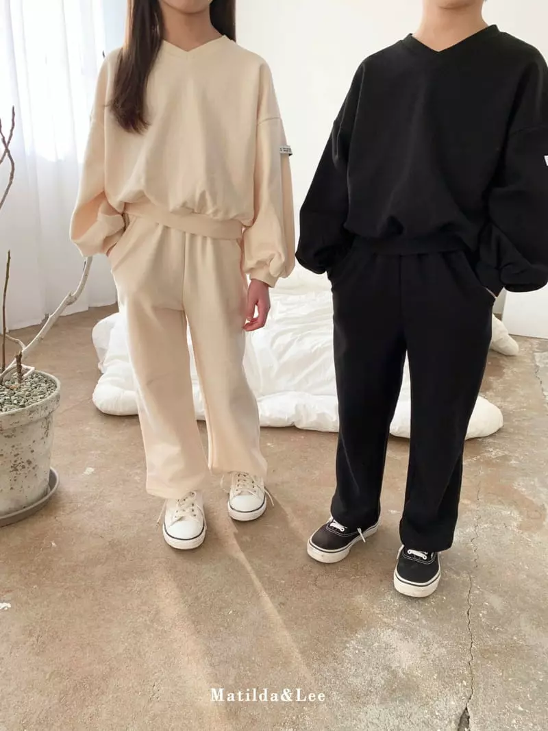 Matilda & Lee - Korean Children Fashion - #Kfashion4kids - V Label Top Bottom Set - 9