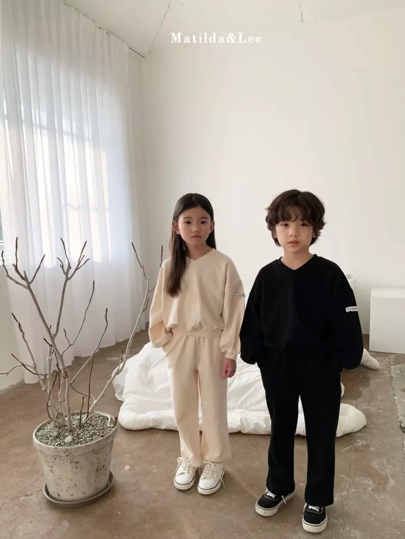 Matilda & Lee - Korean Children Fashion - #fashionkids - V Label Top Bottom Set - 5